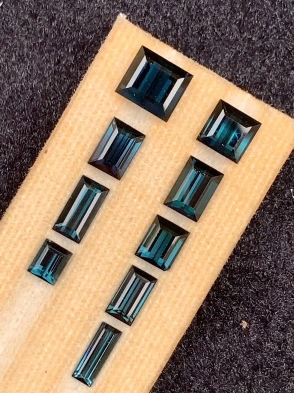 100% Natural, Earth-Mined Gemstone - Picture 4 of 8